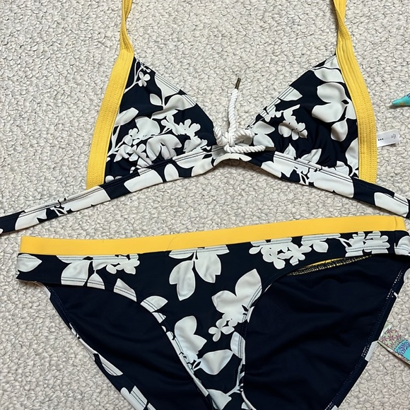 Lot of 3 Bikinis - Picture 4 of 7